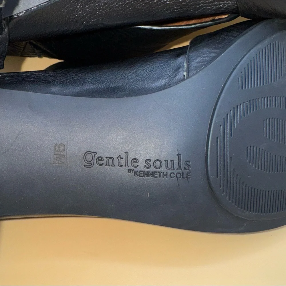Kenneth Cole elastic goring